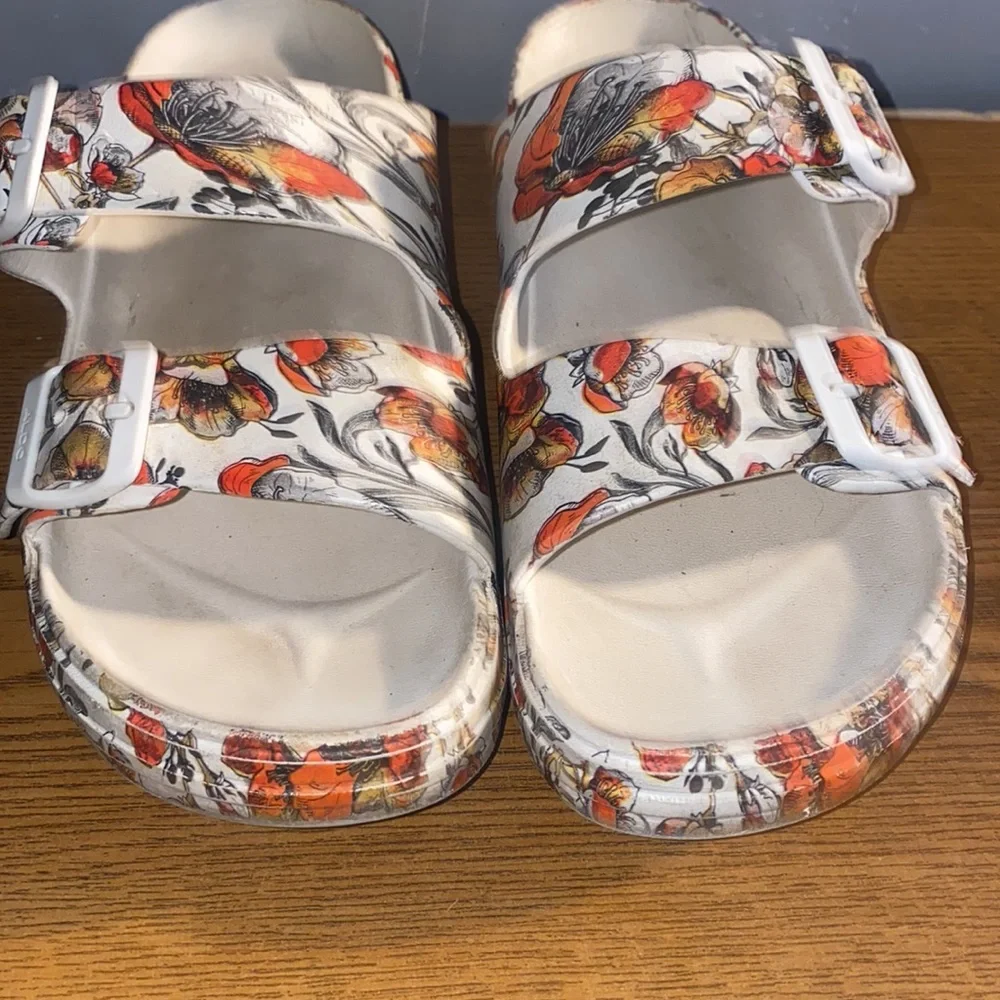 Also love Planet‎ Sandals Pre Owned women’s size 8